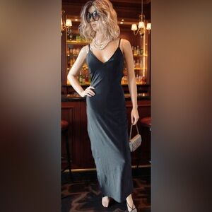 New Peachpuff Elegant Black Maxi Dress spaghetti straps Sz Medium one side slit